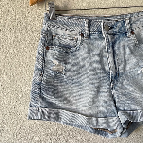 American Eagle Cuffed Mom Shorts Women’s 4 Light Wash Blue Denim Distressed - Picture 3 of 13